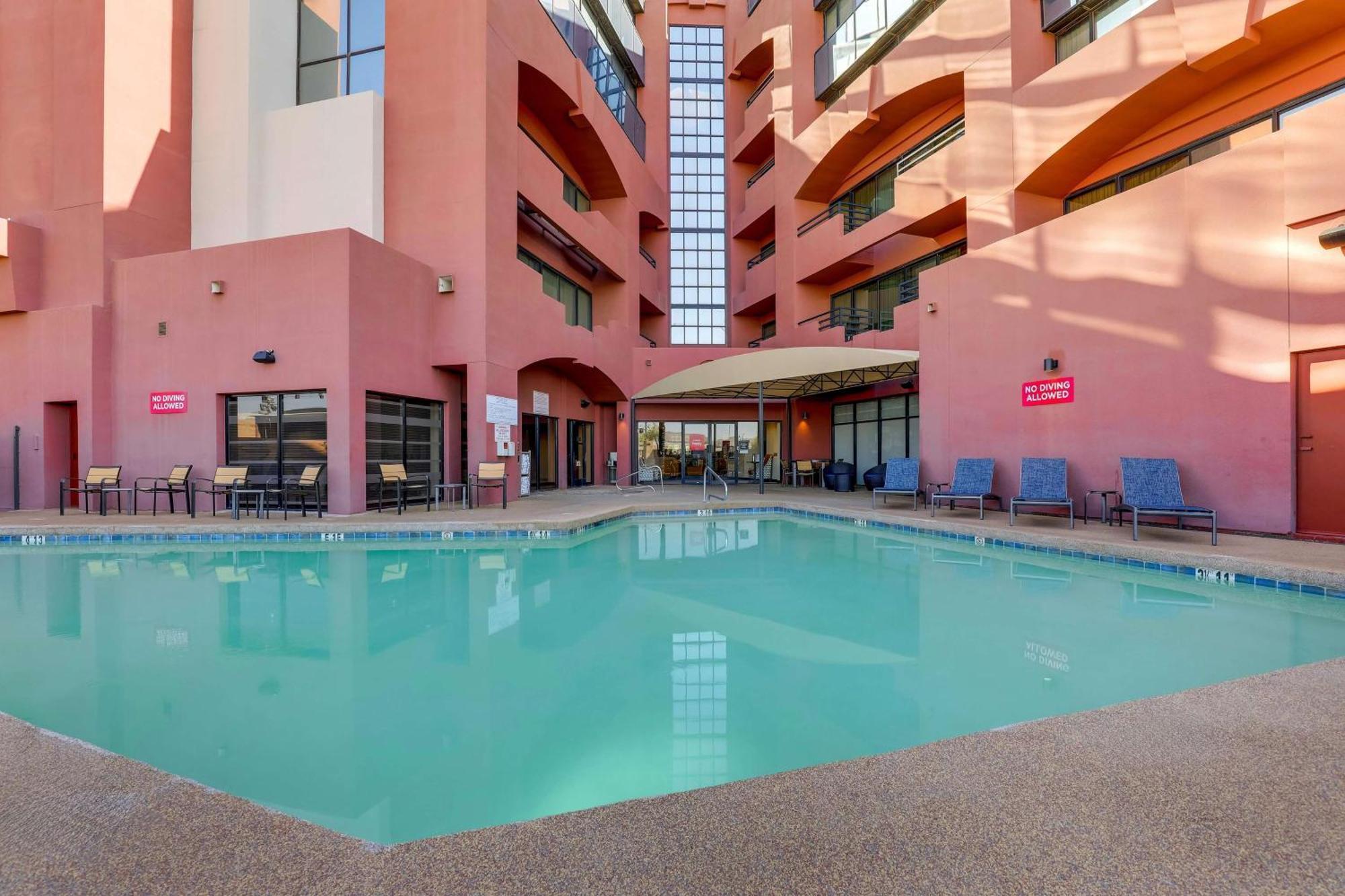 Drury Inn & Suites Phoenix Airport Экстерьер фото