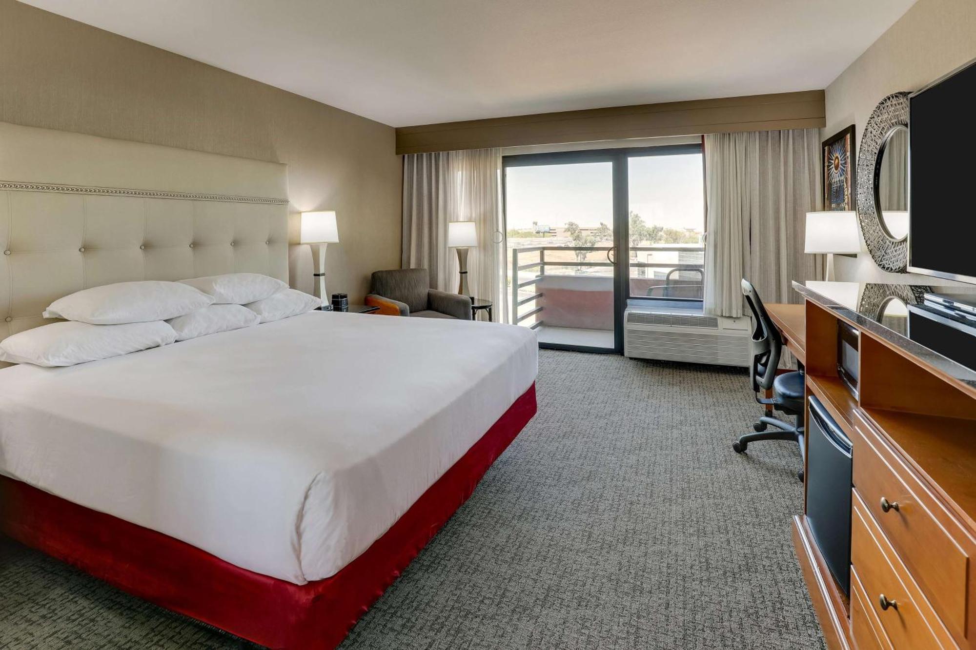 Drury Inn & Suites Phoenix Airport Экстерьер фото