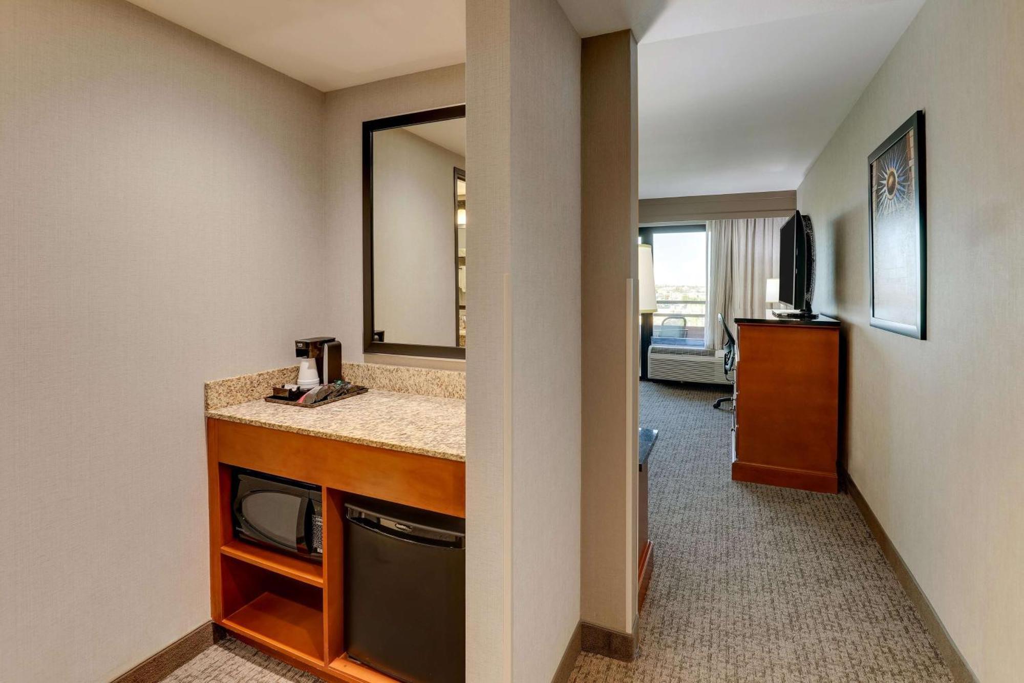 Drury Inn & Suites Phoenix Airport Экстерьер фото
