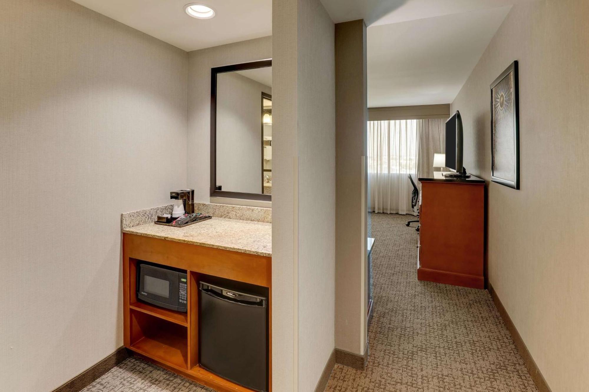 Drury Inn & Suites Phoenix Airport Экстерьер фото