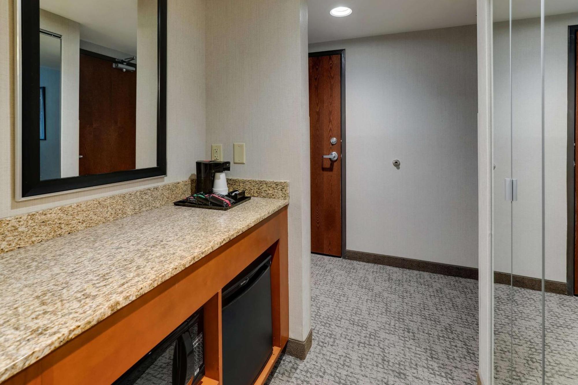 Drury Inn & Suites Phoenix Airport Экстерьер фото