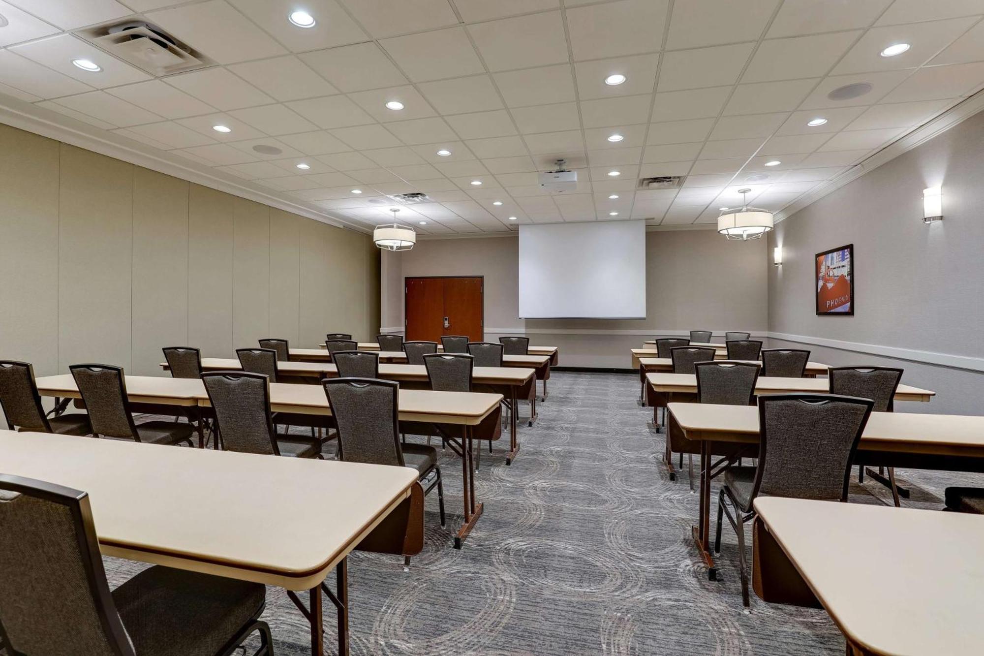 Drury Inn & Suites Phoenix Airport Экстерьер фото
