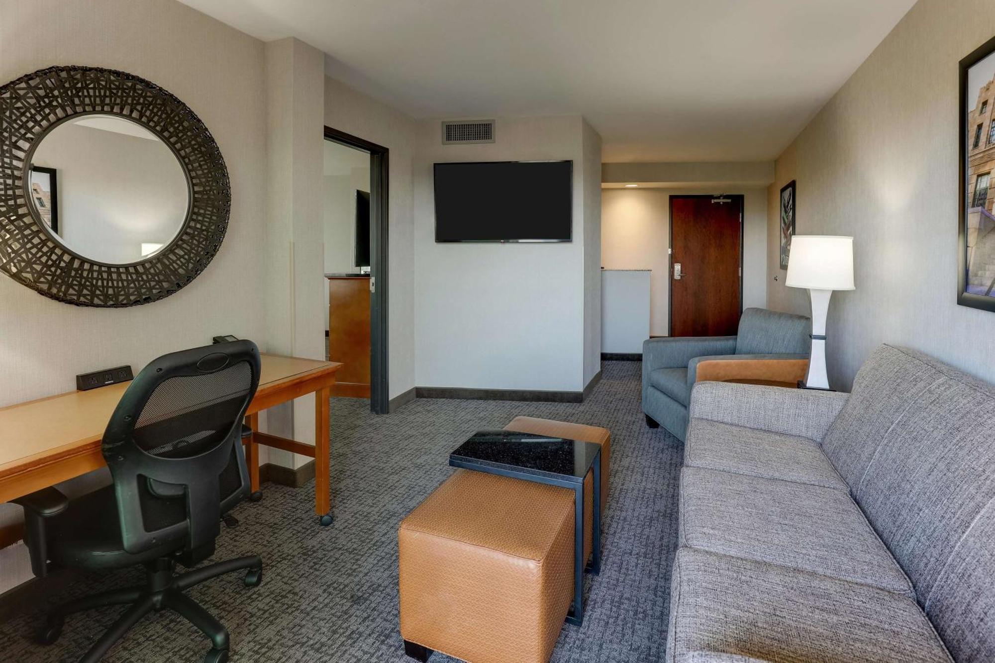 Drury Inn & Suites Phoenix Airport Экстерьер фото