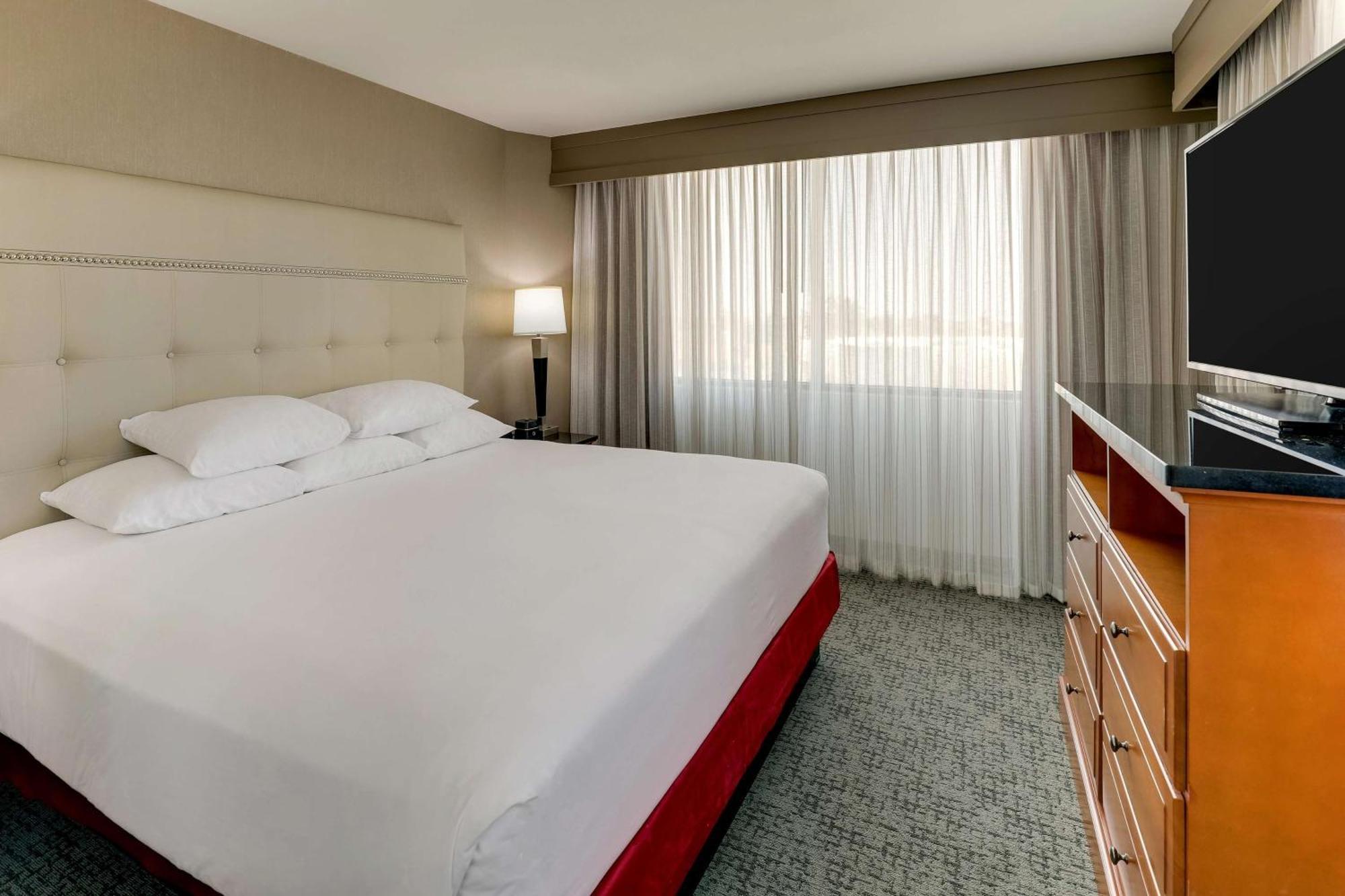 Drury Inn & Suites Phoenix Airport Экстерьер фото